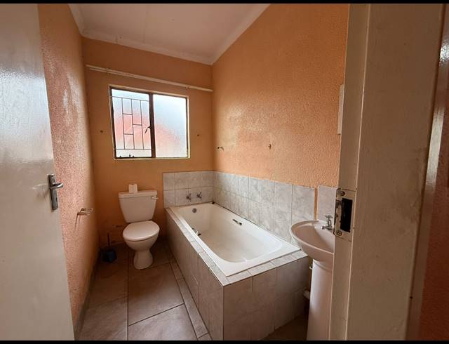 3 BEDROOM HOUSE FOR SALE IN TLHABANE WEST